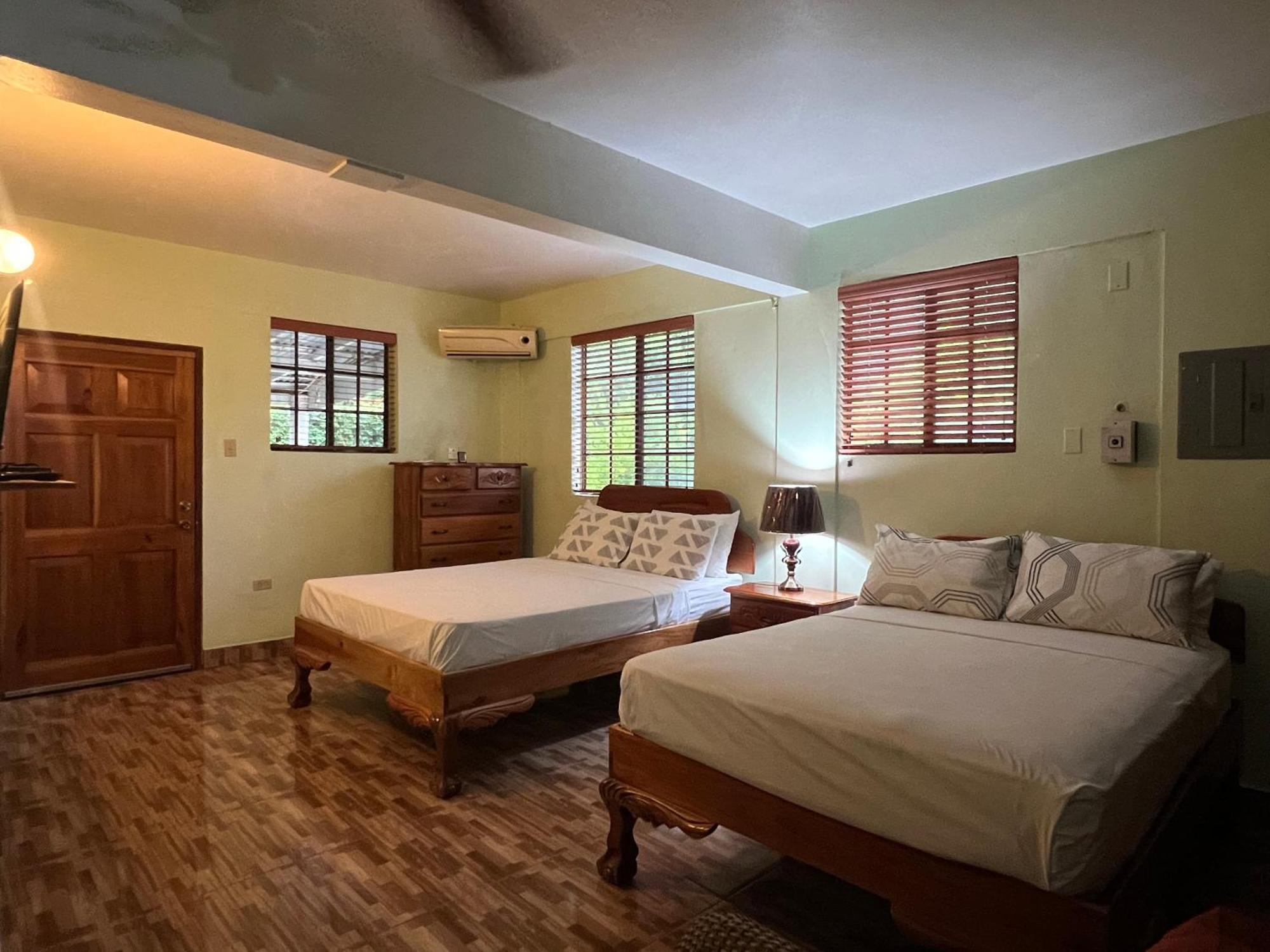 Castlevue B&B มอนเทโกเบย์ ภายนอก รูปภาพ