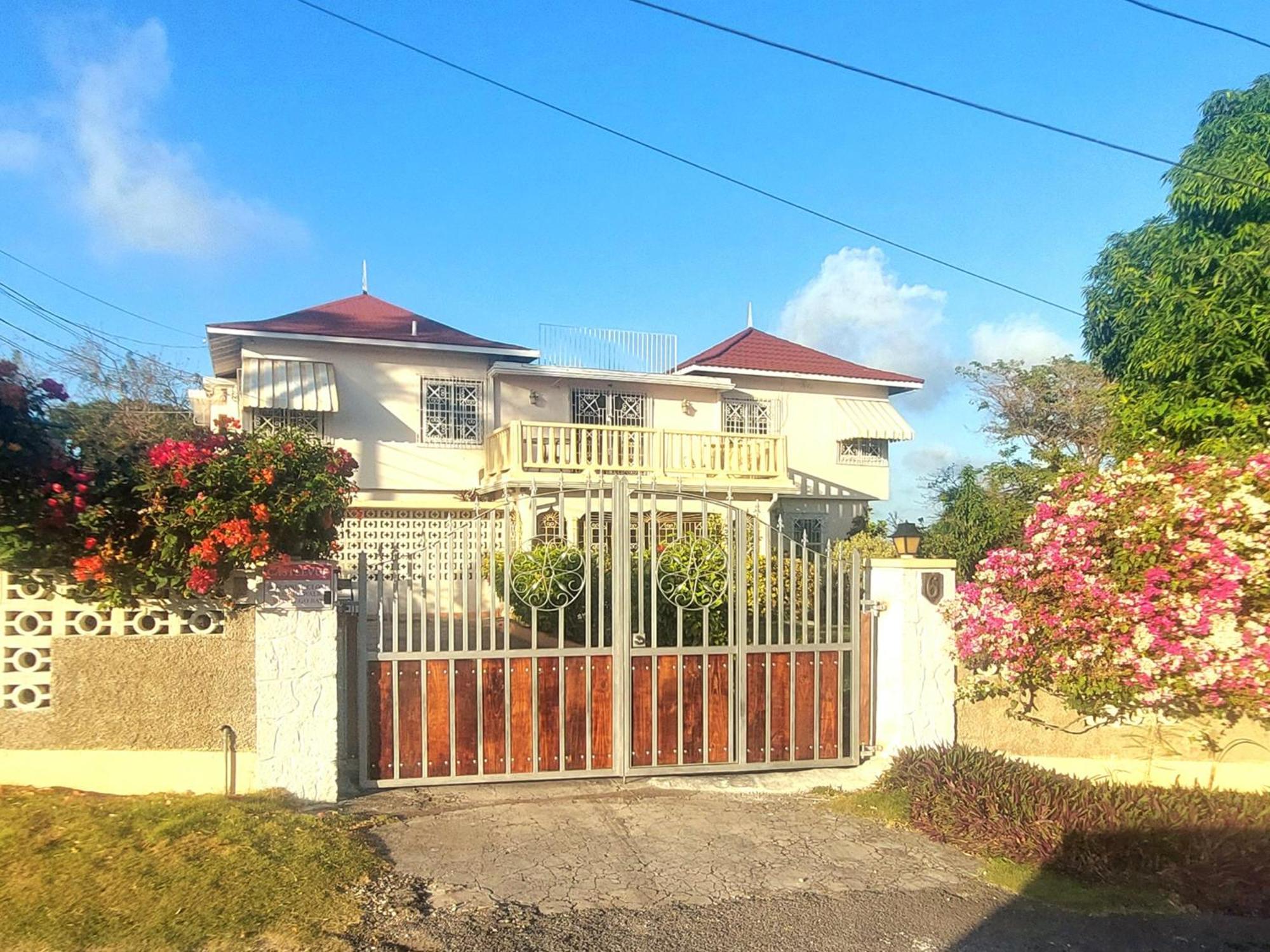 Castlevue B&B มอนเทโกเบย์ ภายนอก รูปภาพ